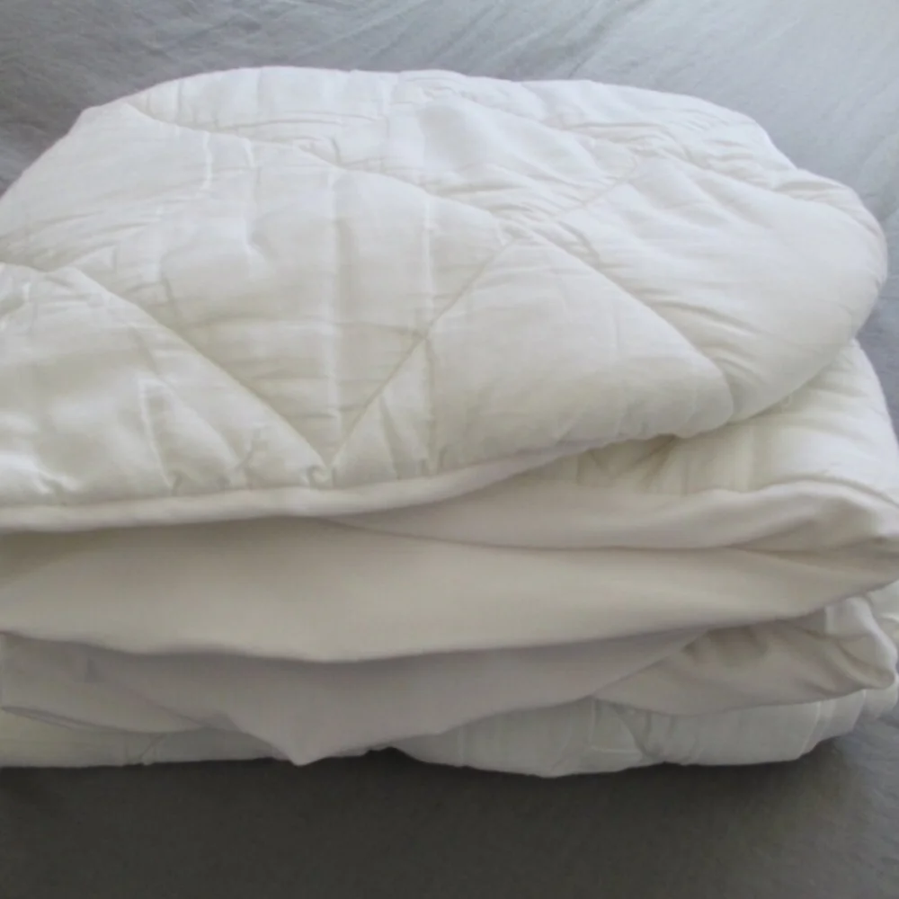 POTTERY BARN FULL QUILTED MATTRESS COVER